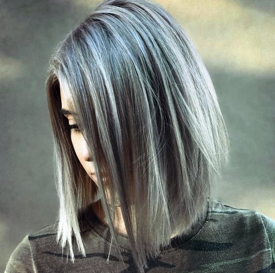 Grau Balayage Langer Bob zum Gerade Haar