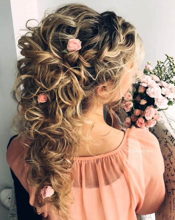 Inspirationen Festliche Frisuren Locken Half-Up Half-Down Locken mit Blumen