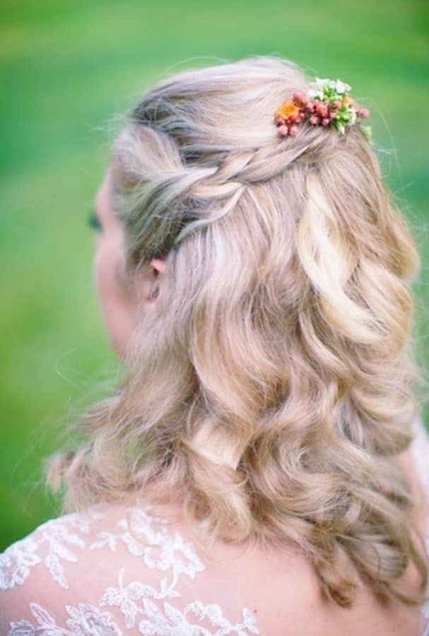 Neuer Einfache Frisuren Hochzeit ideen Weiche Wellen mit Floral Pin