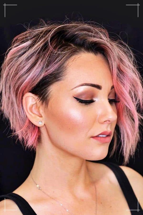 Lagenweise Unordentlicher Pixie-Bob mit Rose Strähnchen