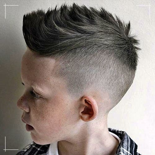 Undercut Fade mit texturiertem Fohawk