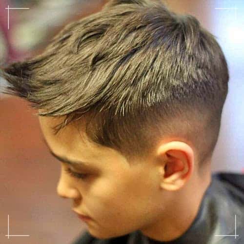 Dickes, gestuftes Haar + Taper Fade