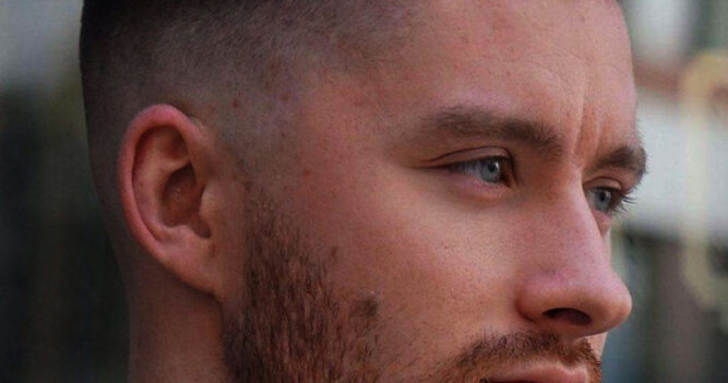 Frisuren 2025 Männer: Der Undercut mit Struktur
