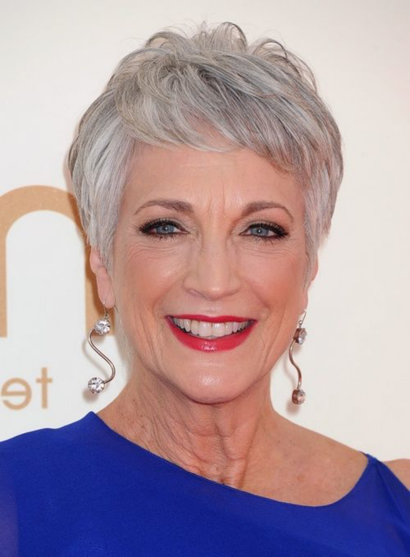 Frisuren Frauen ab 60 Dickes Haar: Der elegante Pixie-Cut in Silber