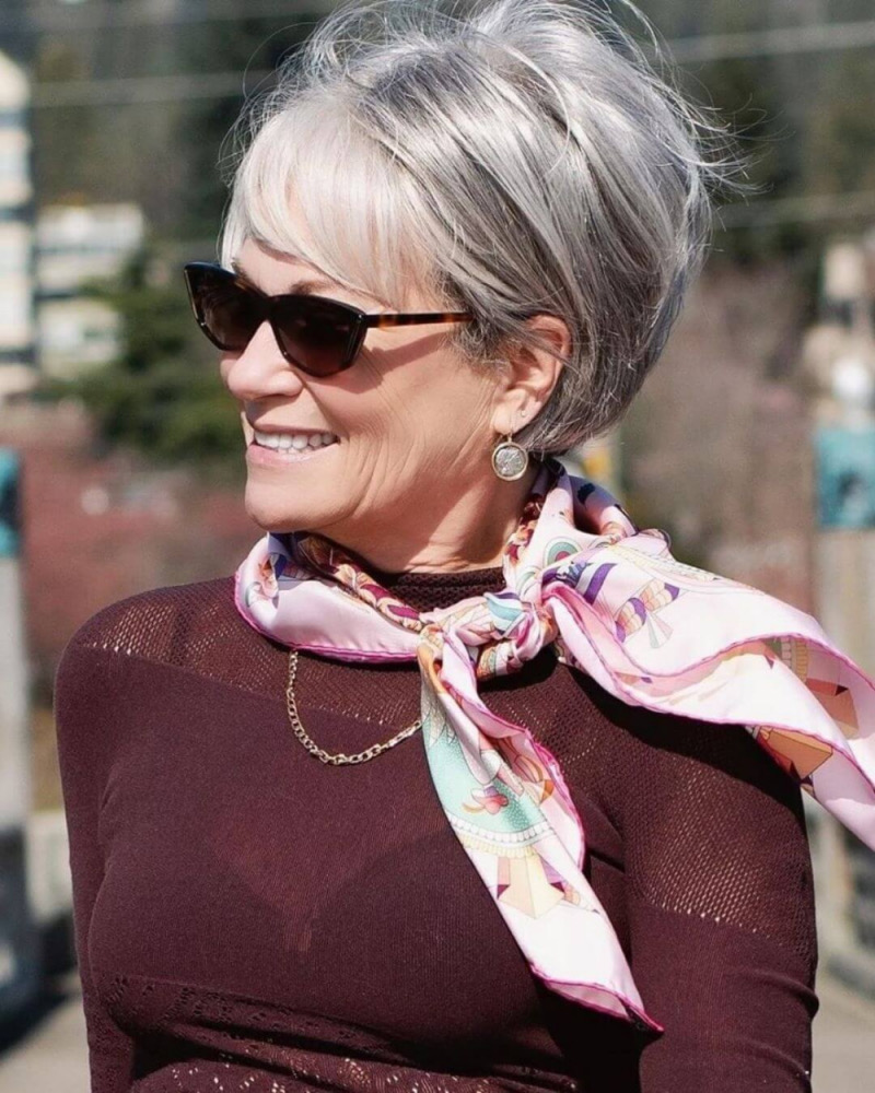 Frisuren Kurze Haare ab 60 Einfach: Der elegante, gestufte Bob