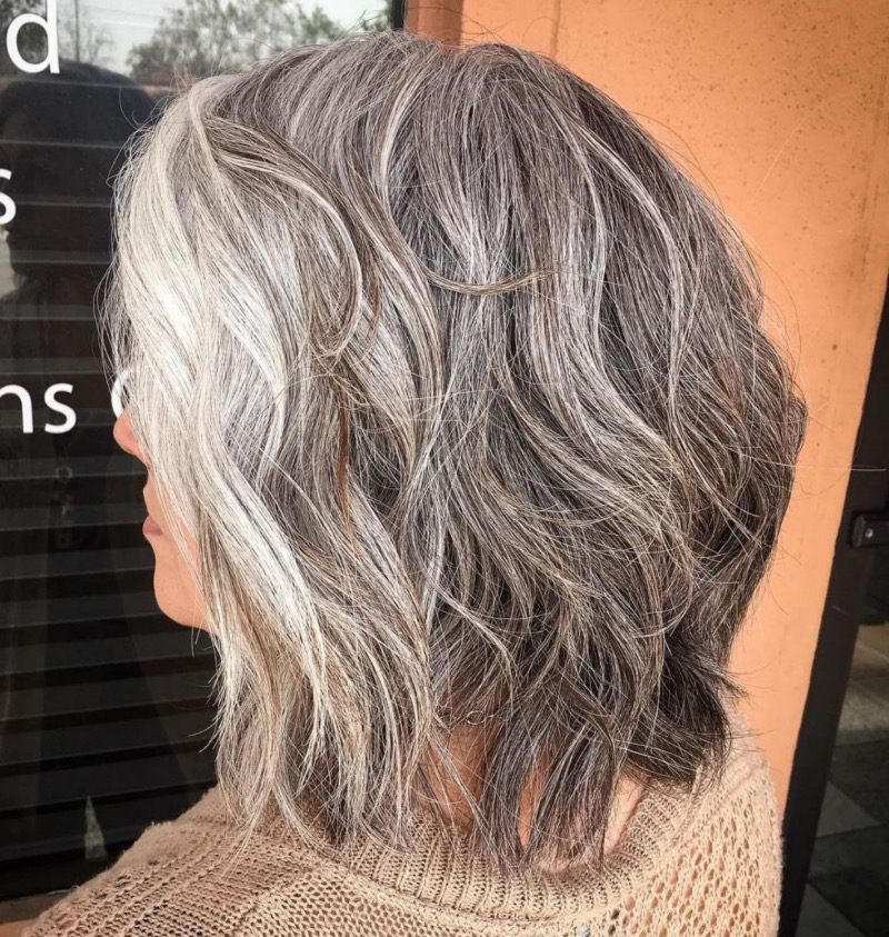 Frisuren Mittellanges Haar Gestuft Grau: Der Trend für Natürliche Schönheit