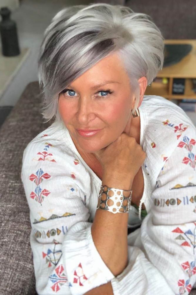 Schöne Frisuren kurze Haare ab 60: Der asymmetrische Pixie-Cut
