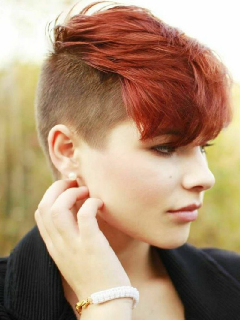 Flippige Kurzhaarfrisuren Undercut: Der Rote Pixie mit Seitlichem Undercut