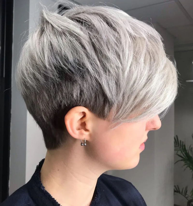 Flippige Kurzhaarfrisuren Dickes Haar: Der Strukturierte Silber-Pixie