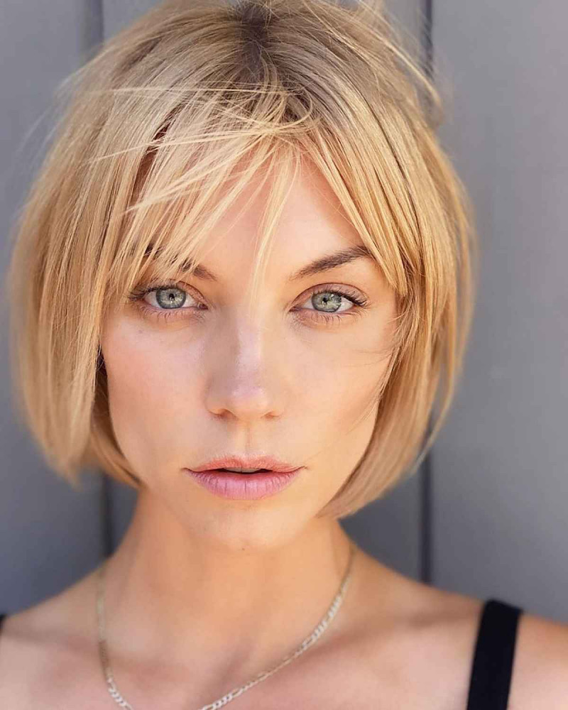Freche Kurzhaarfrisuren Damen 2025 Blond: Der Blonde Micro-Bob mit Fransen
