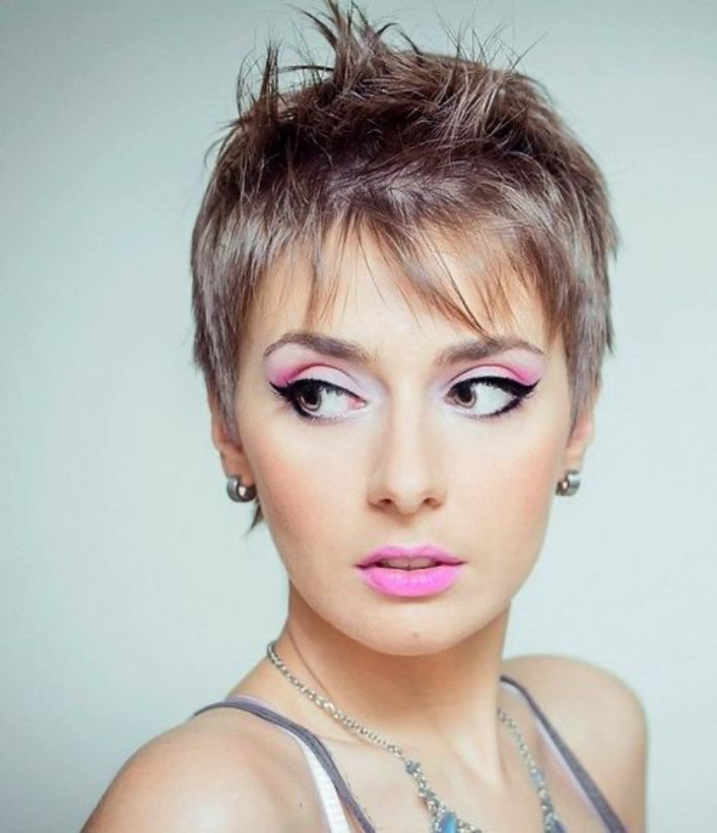 Freche Kurzhaarfrisuren Damen: Feines Haar mit Spiky Pixie aufpeppen