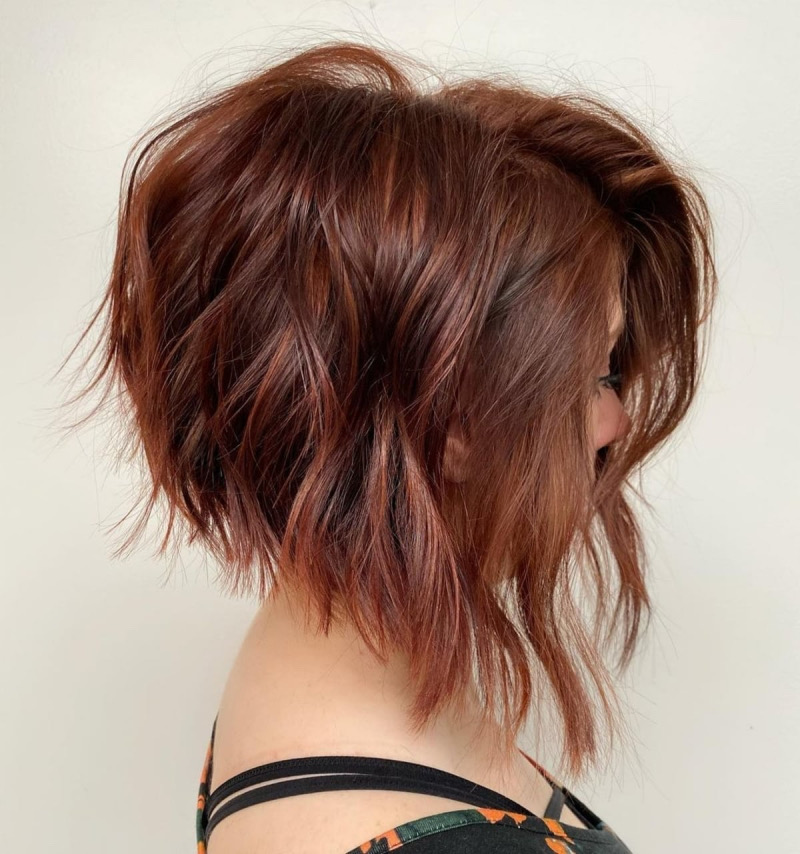 Kurzhaarfrisuren Damen: Freche braune Haare mit Wow-Effekt