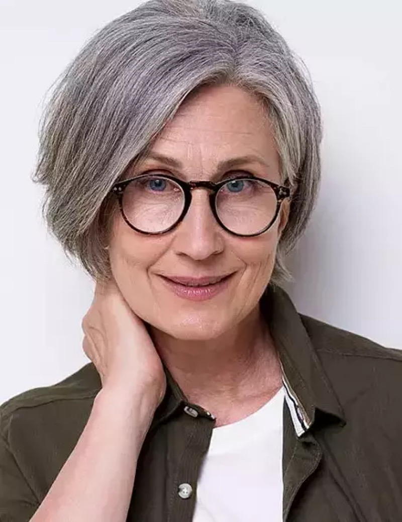 Kurzhaarfrisuren Damen Freche Brille ab 60: Stilvoll, selbstbewusst und perfekt in Szene gesetzt!