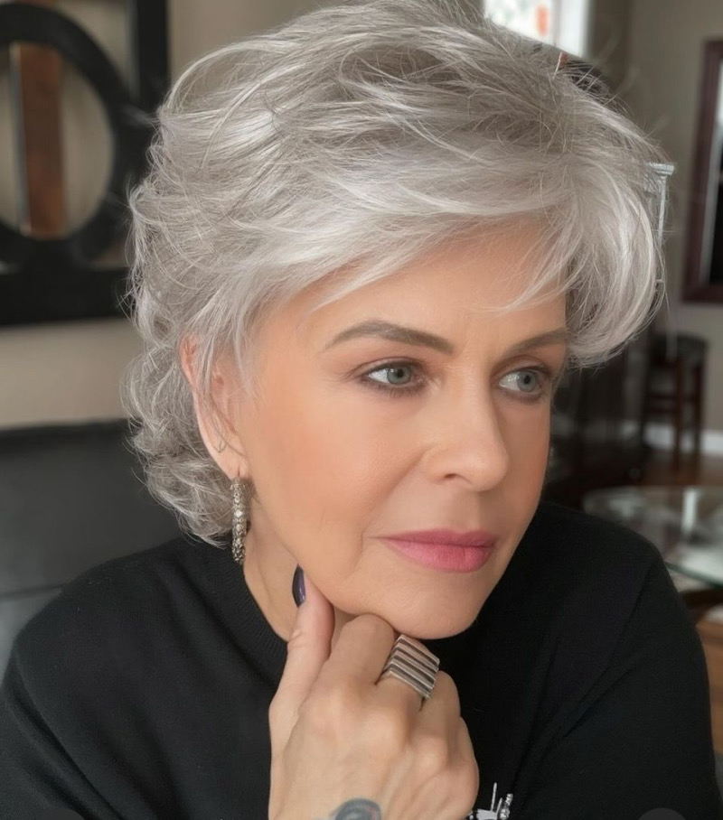 Kurzhaarfrisuren Damen ab 60 Feines Haar: Volumenzauber für einen eleganten Look!