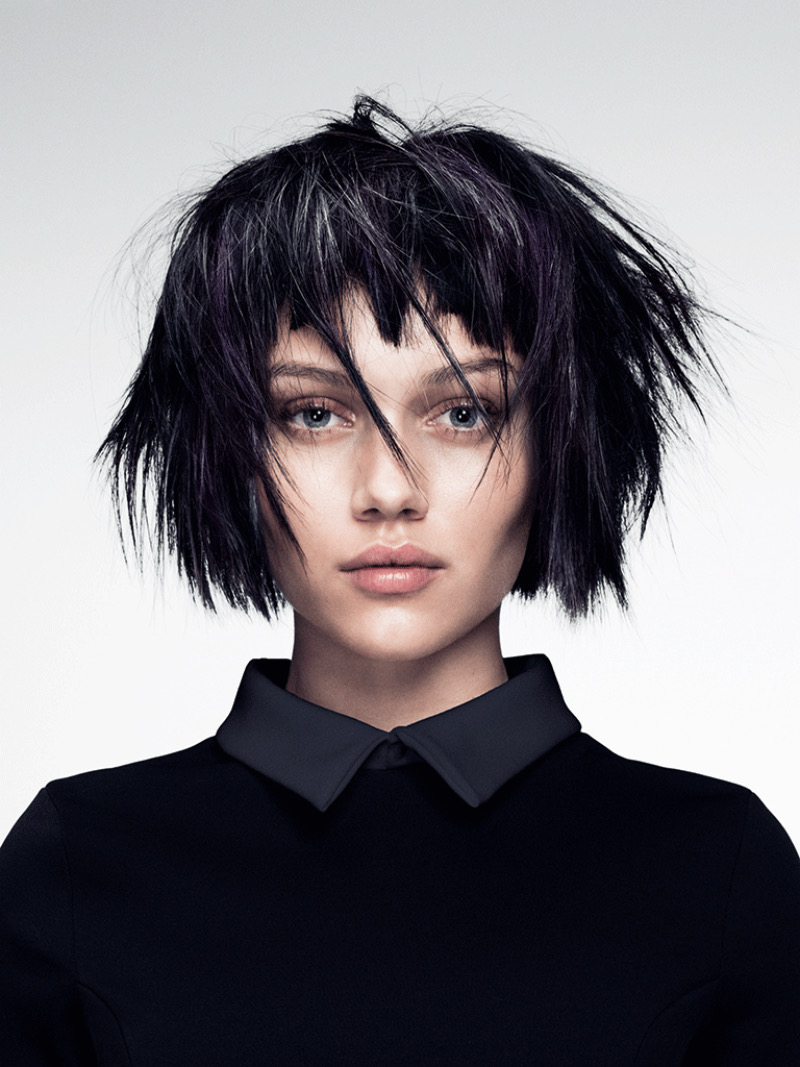 Freche Kurzhaarfrisuren Frauen: Wilder Choppy Bob mit Pony