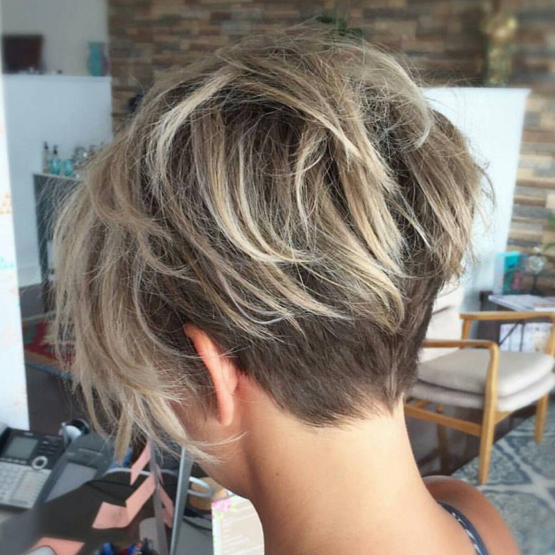 Flippige Kurzhaarfrisuren Feines Haar: Der Volumen-Pixie mit Highlights