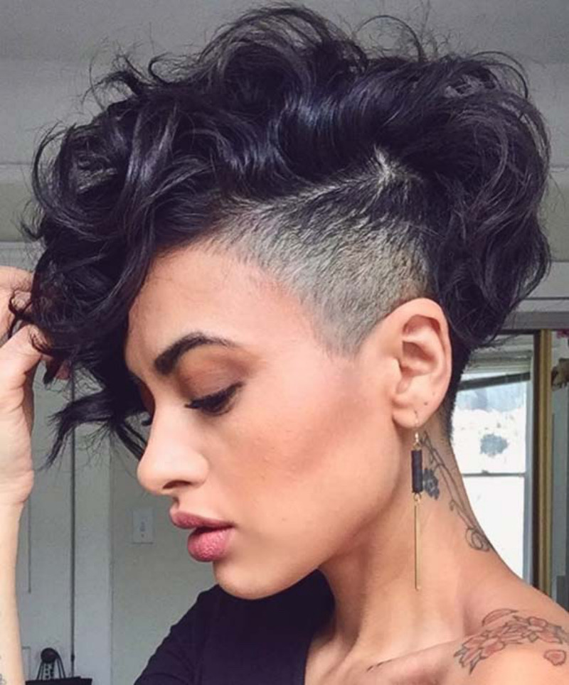 Freche Kurzhaarfrisuren Damen Sidecut: Der asymmetrische Sidecut mit Locken